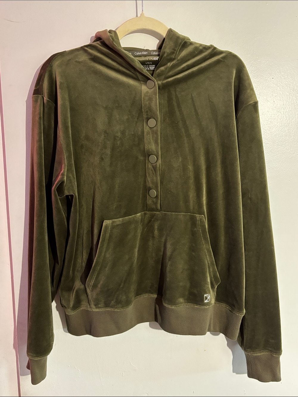 Woman’s soft fuzzy Calvin Klein Hooded 1/2 zip sweatshirt.
